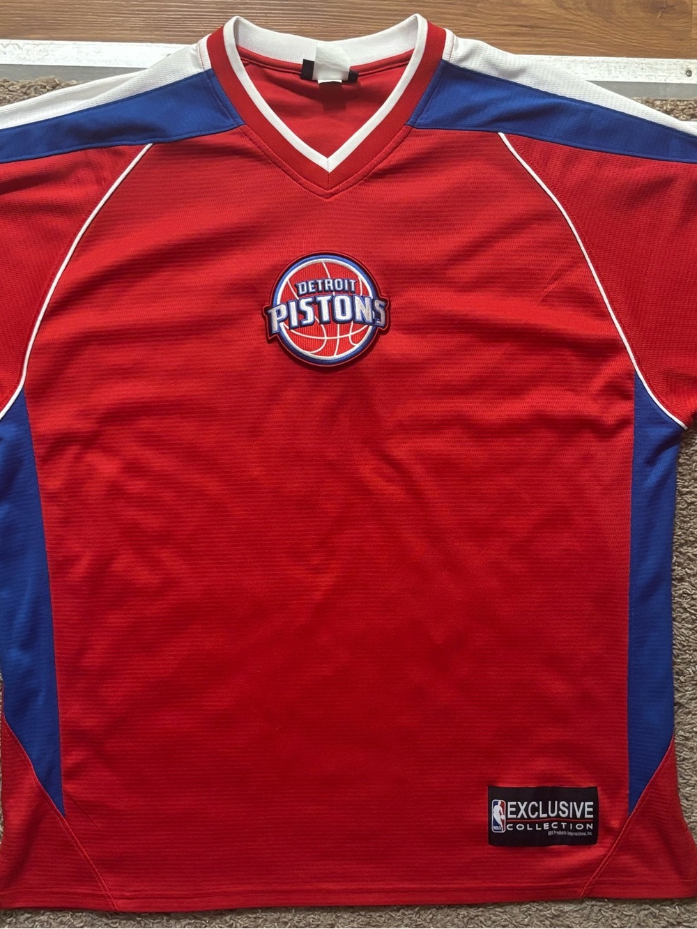 Exclusive Collection NBA Mens Lg Detroit Pistons Red Basketball Jersey Like New